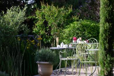 Terrasse petit déjeuner, Château de Siran · Hôtel 4 étoiles Hérault · Languedoc